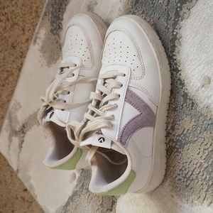Victoria Sneakers